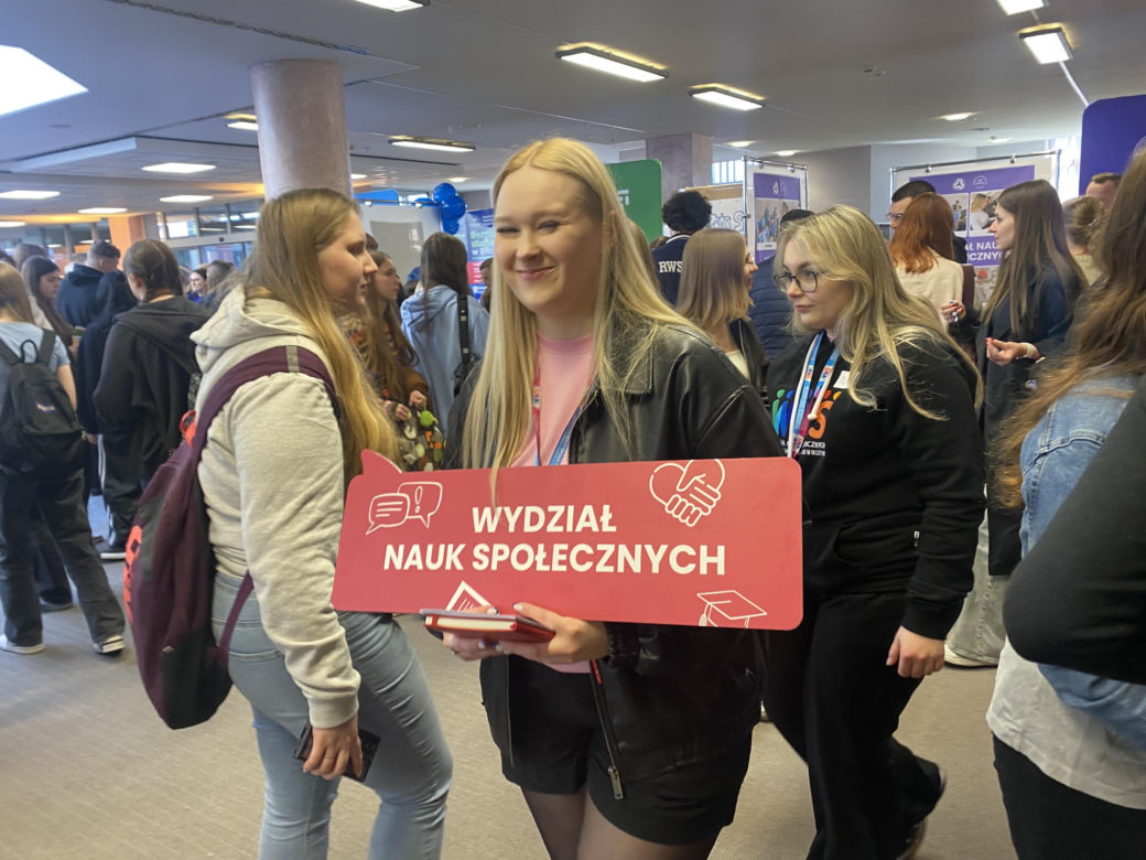 Dzień Otwarty UWM. Ogromne zainteresowanie olsztyńską uczelnią. Tłumy w bibliotece