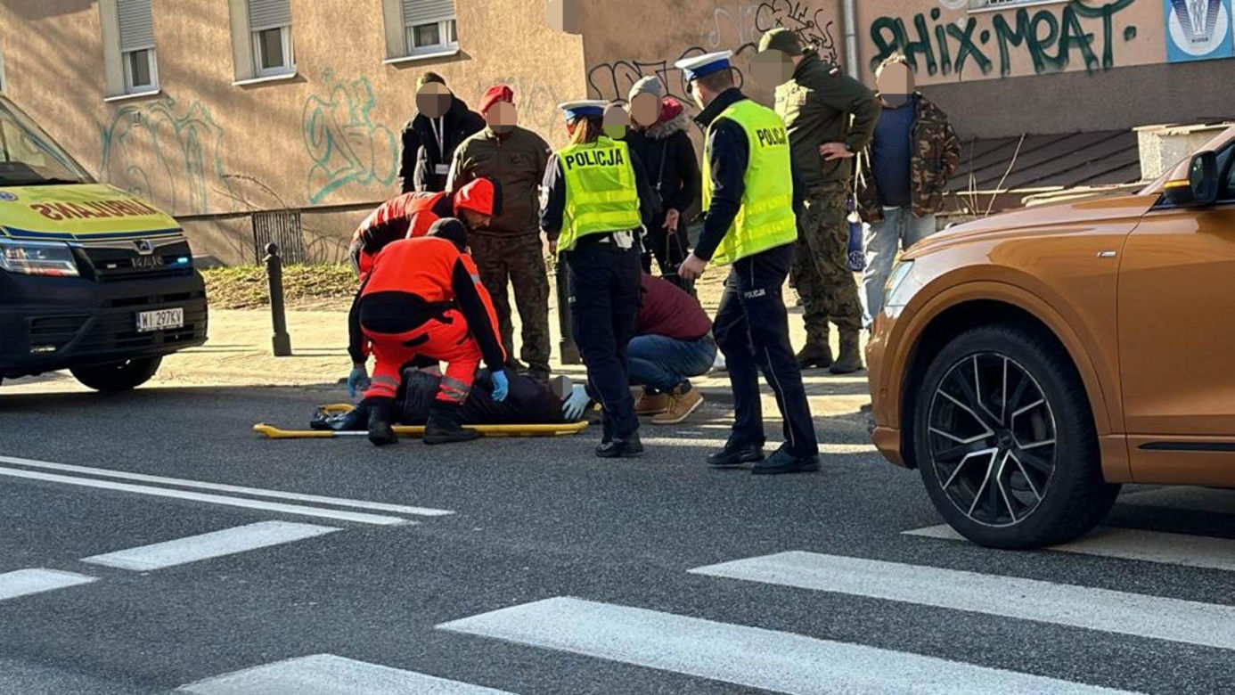 Dramat na przejściu na Ochocie. Wielkie audi zmiotło staruszkę