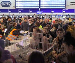 Dworzec Centralny pęka w szwach od ukraińskich uchodźców