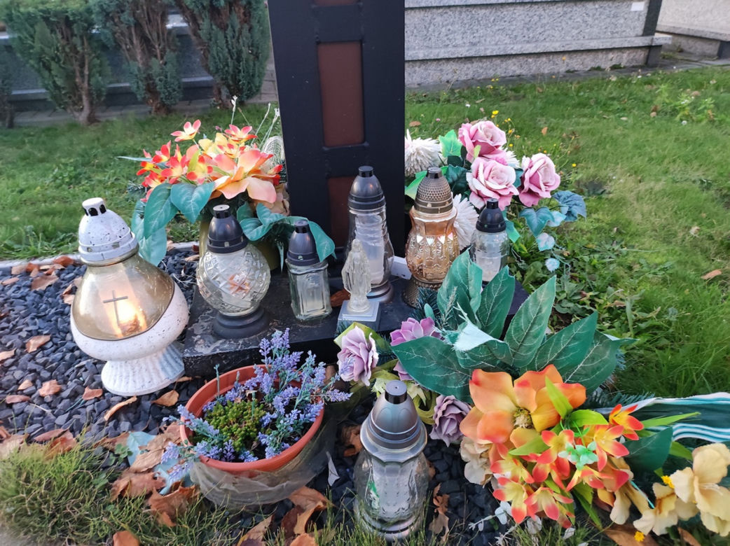 Zbrodnia w Tarnowie. Pogrzeb Katarzyny i jej córeczek na cmentarzu w Klikowej