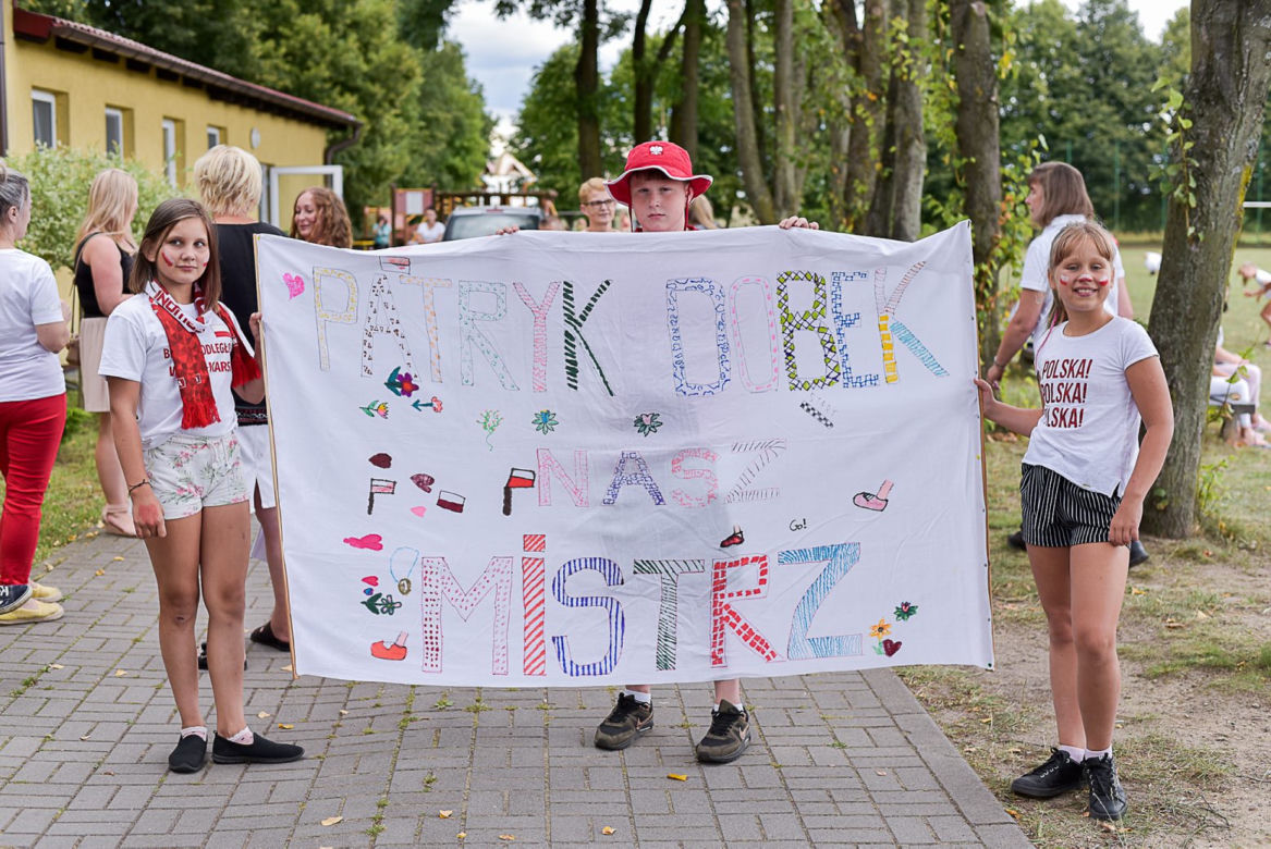 Strefa kibica w Osowie, rodzinnej wsi Patryka Dobka