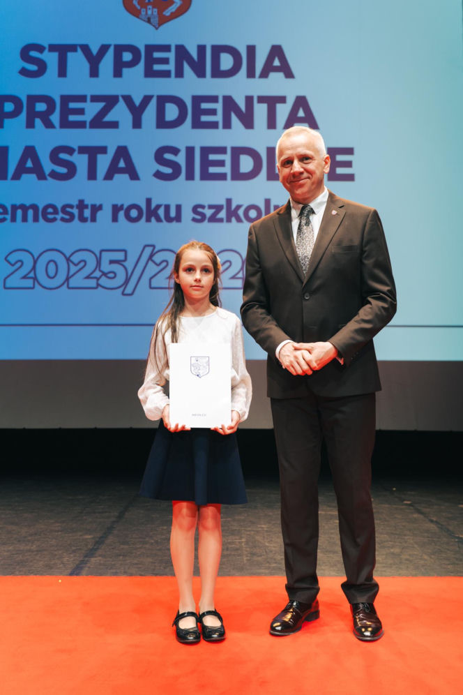 Najzdolniejsi uczniowie odebrali stypendia Prezydenta Miasta Siedlce
