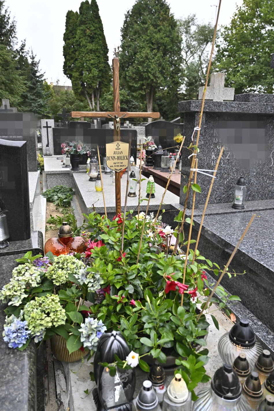 Tak wygląda grób syna Danuty Holeckiej. To już dwa miesiące