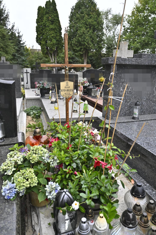 Tak wygląda grób syna Danuty Holeckiej. To już dwa miesiące