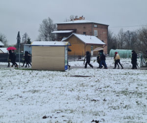  Dąbrówki: pogrzeb 17-letniej Pauliny. Rodzice pożegnali córkę, tuląc trumnę [ZDJĘCIA]