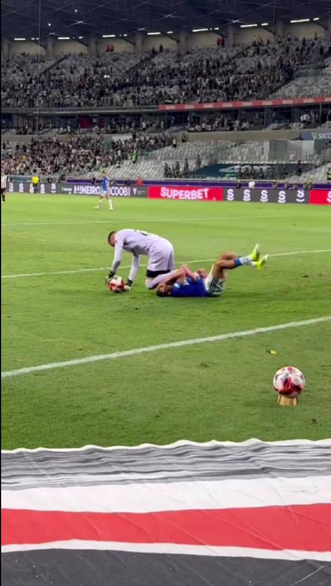 Burdy na meczu Cruzeiro - Atletico Mineiro