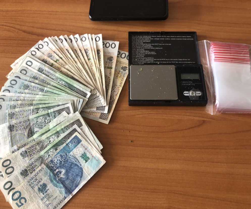Kępno. Przez ponad rok okradała pracodawcę! W domu ukrywała wielką kasę