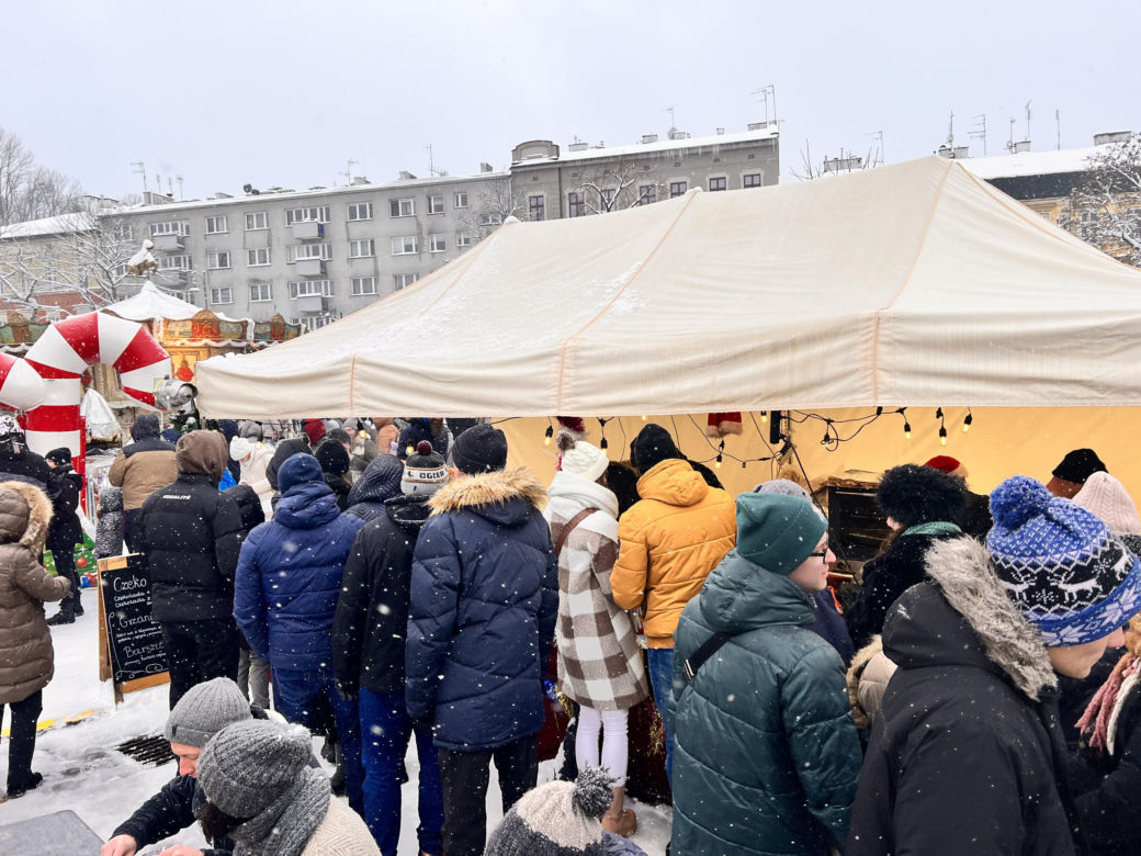 Świąteczne Targi Rzeczy Wyjątkowych 2023 na Rynku Podgórskim. Tłumy dopisały 