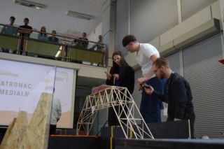 Studenci Politechniki stworzyli wyjątkowy dźwigar. Został doceniony w konkursie