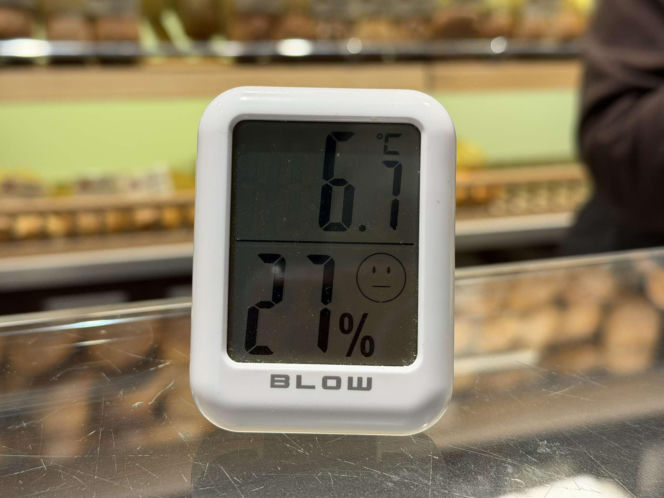 Pracownicy korzystają z prywatnych grzejników, a podróżującym - przyda się sporo cierpliwości