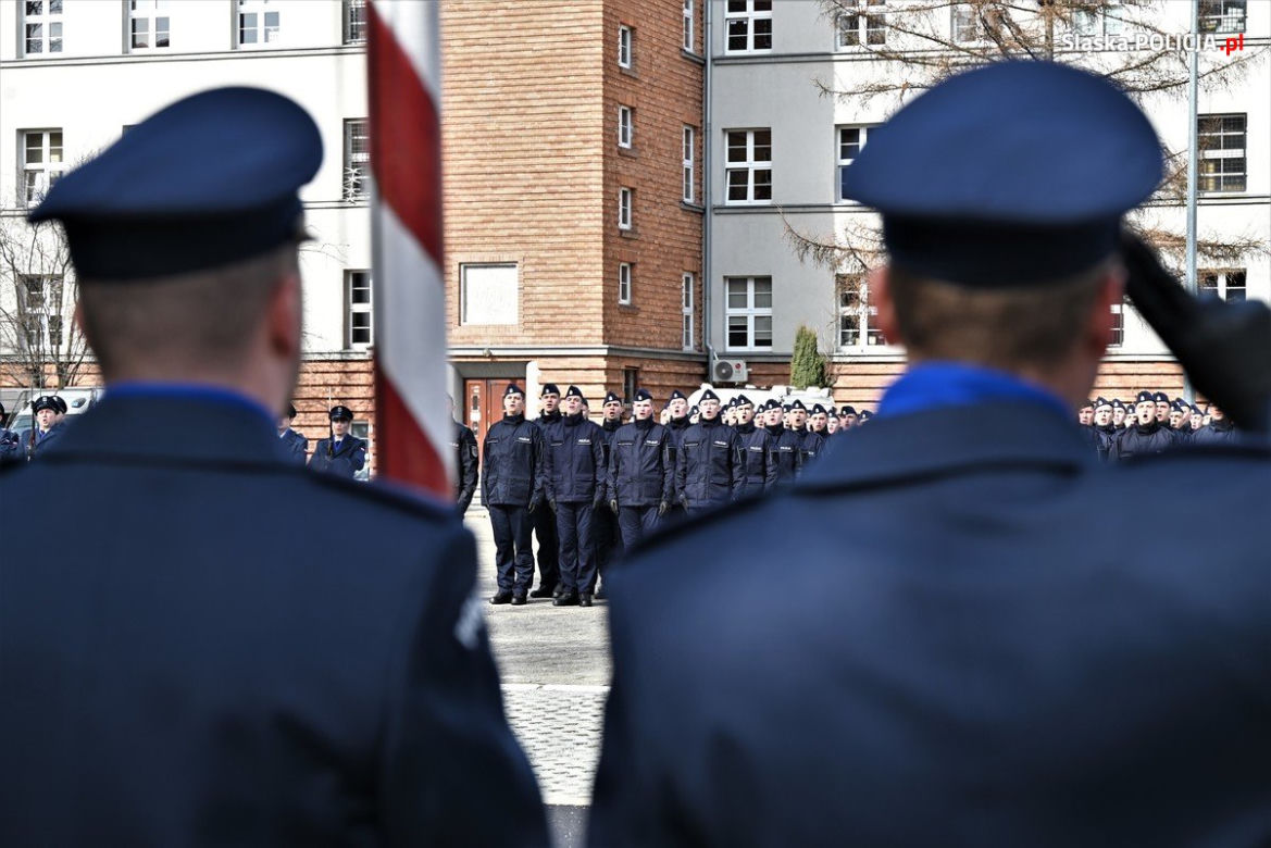 Śląska Policja przyjęła 84 policjantów. Wśród nich jest 15 kobiet