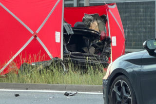 Tragiczny wypadek w Ząbkach. Nie żyje jeden z mężczyzn podróżujących Audi