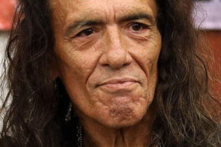 Glam metalowy wokalista zdradził swój przepis na rozgrzewkę przed koncertem. Kawa, papierosy, trochę krzyku 