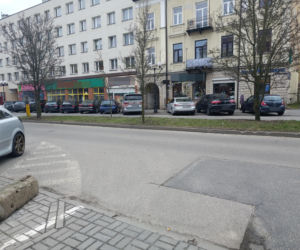 Haniebne malodwidło latami szpeciło bramę. Interwencja dziennikarza Super Expressu