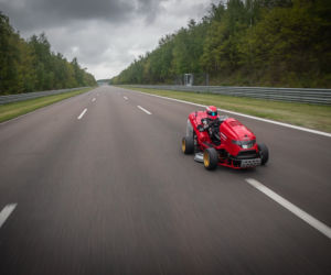 Najszybsza kosiarka świata. Honda ponownie zdobyła rekord Guinnessa
