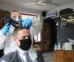 Trzaskowski u fryzjera zrobił się na bóstwo