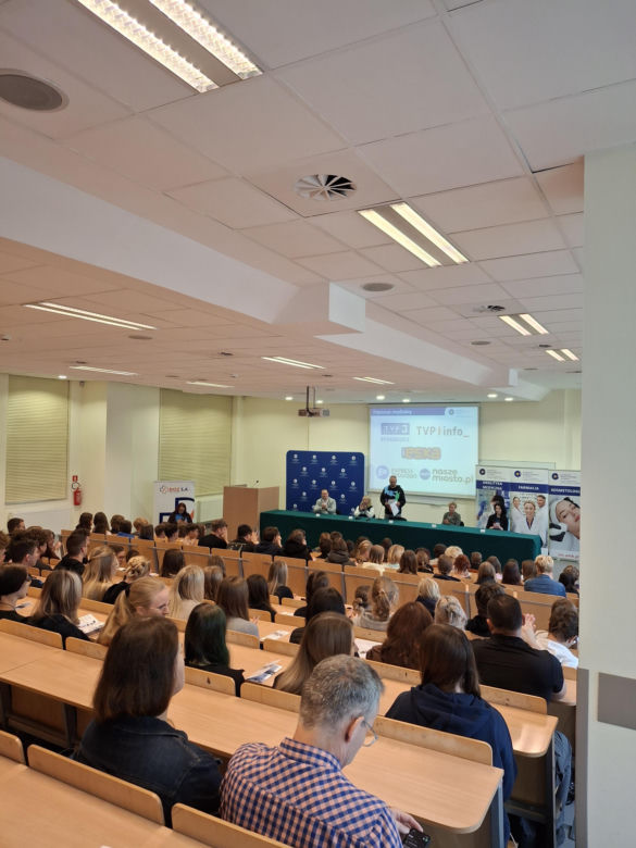 Młodzi naukowcy w akcji! Uczniowie eksperymentowali w laboratoriach Collegium Medicum