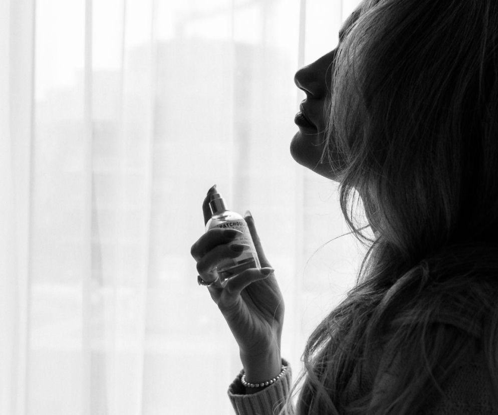 Najlepsze perfumy na wiosnę z Rossmanna. Teraz są na niezłej promocji! 