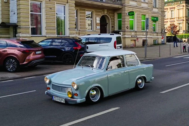 Parada zabytkowych pojazdów w Szczecinie