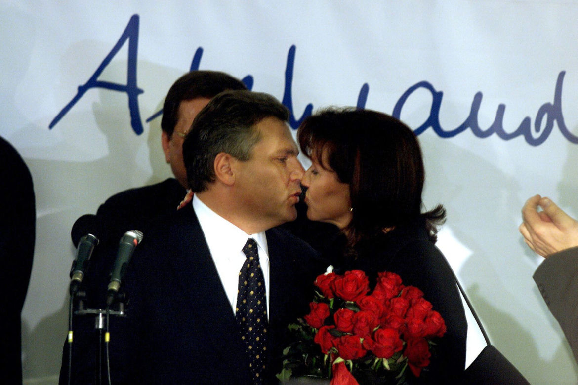 Zabiera żonę w romantyczną podróż
