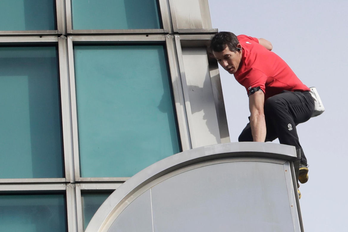 Alex Honnold wspiął się na wieżowiec Taipei 101