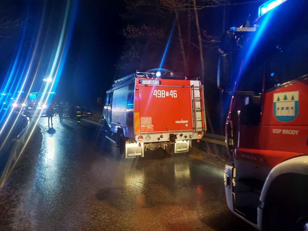 Groźny wypadek w Rudzie! Są osoby poszkodowane, droga jest zablokowana