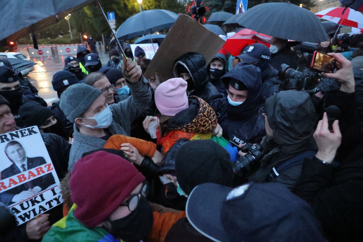 Protest przeciwko Lex Czarnek przez Sejmem