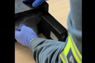 Trzymała narkotyki w sejfie. 20-latka z Gostynia usłyszała zarzut [FILM]