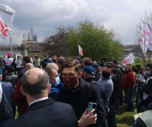 Gorąco pod siedzibą Tauronu. Związkowcy sprzeciwiają podziałowi spółki: Sasin i Soboń odlecieli! [ZDJĘCIA, WIDEO]