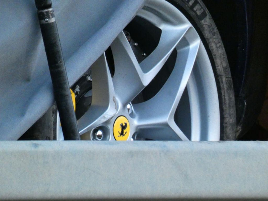 Warszawa, Włochy. Roztrzaskał samochód za 2 miliony złotych. Auto dopiero co wyjechało z salonu!