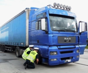 Radom: Transport napojów z niesprawnym zawieszeniem. To jednak nie wszystko!