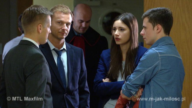 M jak miłość odc. 1045. Zuza (Adrianna Chlebicka), Łukasz (Adrian Żuchewicz), Andrzej Budzyński (Krystian Wieczorek)
