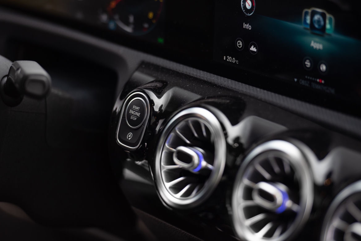 Mercedes-Benz CLA 220 4MATIC 7G-DCT
