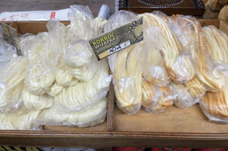 Pokémony, różowe gofry i zaskakujące różnice w cenach. Porównaliśmy łódzkie jarmarki