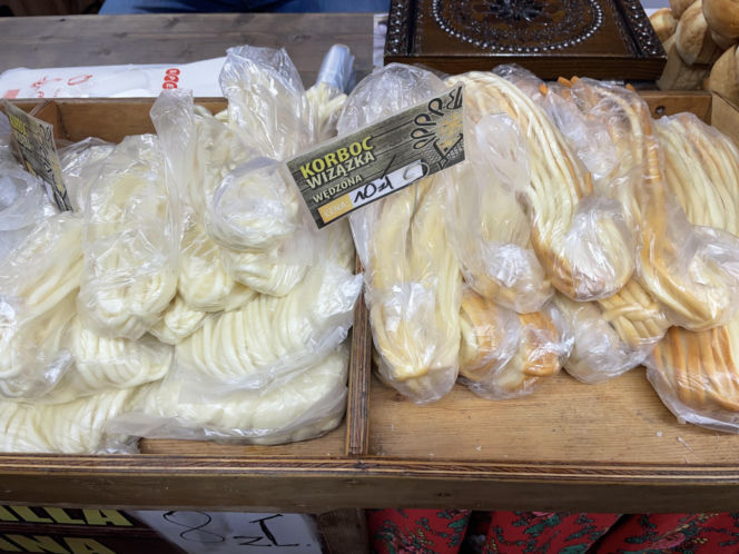 Pokémony, różowe gofry i zaskakujące różnice w cenach. Porównaliśmy łódzkie jarmarki