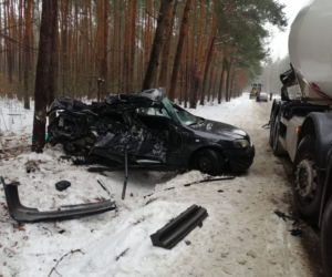Owadów. 21-latek zginął w wypadku! Jego opel zderzył się z ciężarowym mercedesem [ZDJĘCIA]