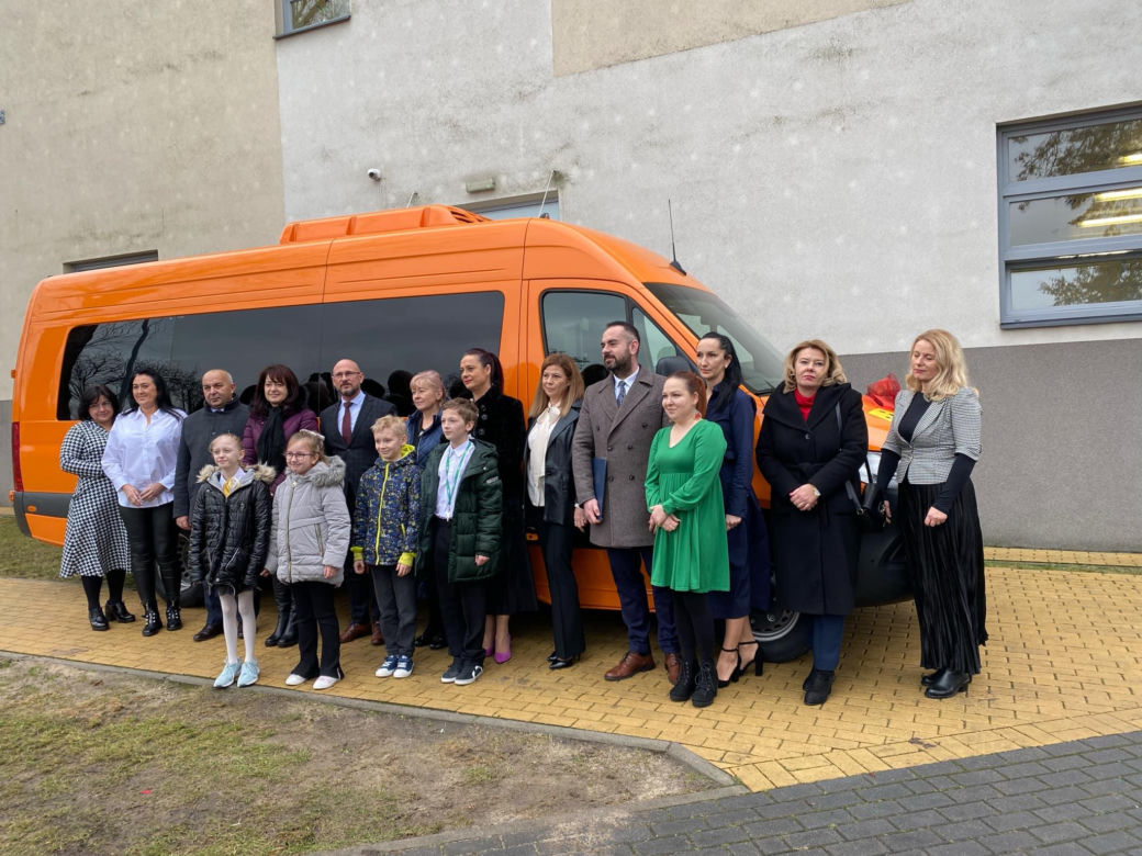 Ułatwi transport dzieci z niepełnosprawnościami. Nowy bus trafił do SOSW w Siedlcach
