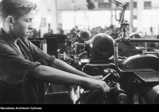 QUIZ PRL. Czy się stoi, czy się leży, trzy tysiące się należy. Tak pracowano w PRL-u