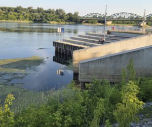 Bardzo niski stan Wisły w Fordonie w Bydgoszczy. Do rekordu brakuje kilkunastu centymetrów