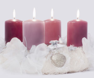 Biały wieniec adwentowy