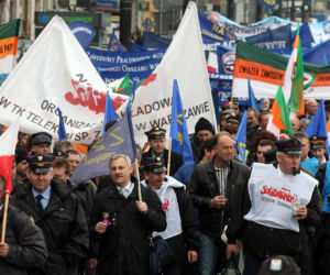 WARSZAWA: Protest KOLEJARZY przed Kancelarią Premiera - ZDJĘCIA