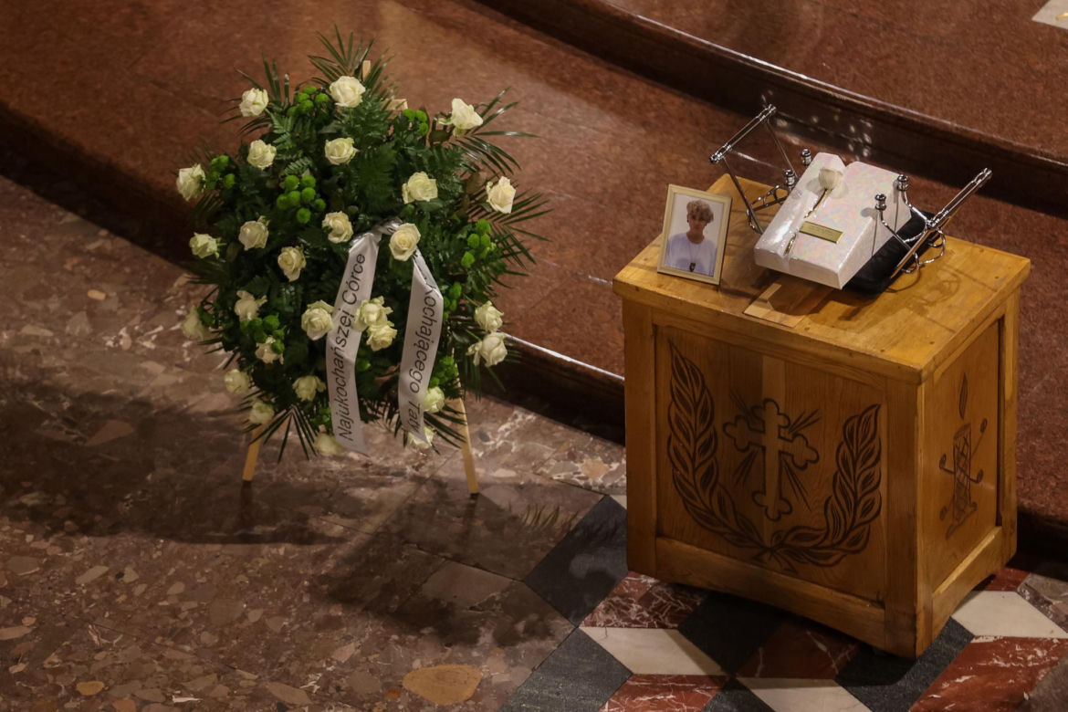 Pogrzeb 24-letniej gwiazdy TVN. Patrycję Widerę żegnały tłumy