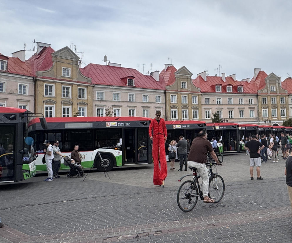 Nowe autobusy hybrydowe w Lublinie. MPK zaprezentowało przegubowe Solarisy
