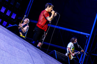 Skandal wokół dokumentu o kultowym zespole! Głos zmarłego muzyka wygenerowano przez AI!