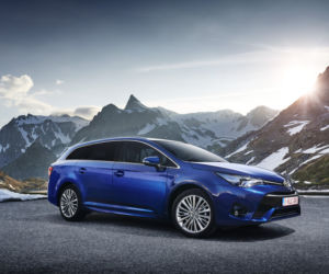 Toyota Avensis Touring Sports lifting 2015