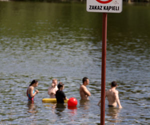 TUTAJ TONĄ LUDZIE.