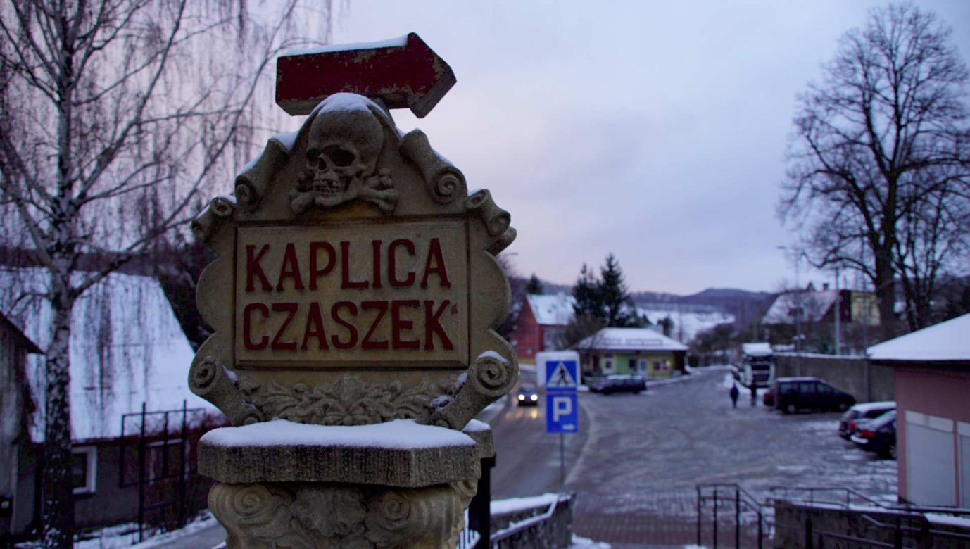 Kaplica Czaszek w Czermnej na Dolnym Śląsku. Mały budynek kryje przerażający sekret 