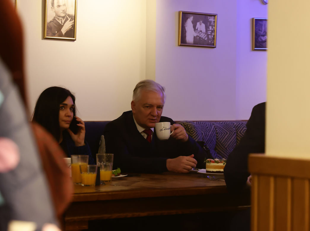 Pierwsze zdjęcia Jarosława Gowina. Polityk o walce z chorobą: Wróciłem tak silny, jak nigdy
