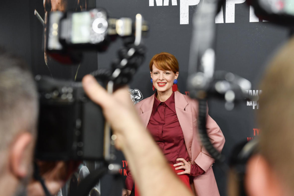 To najmodniejszy kolor tego sezonu. Karolina Gruszka pokazuje, jak go nosić