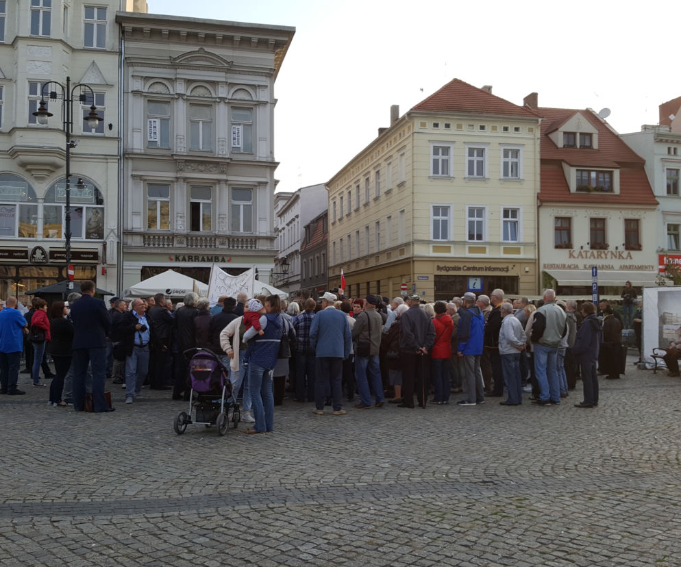 Protest mieszkańców ADM w Bydgoszczy. Ich czynsz to 10,80 zł za m2